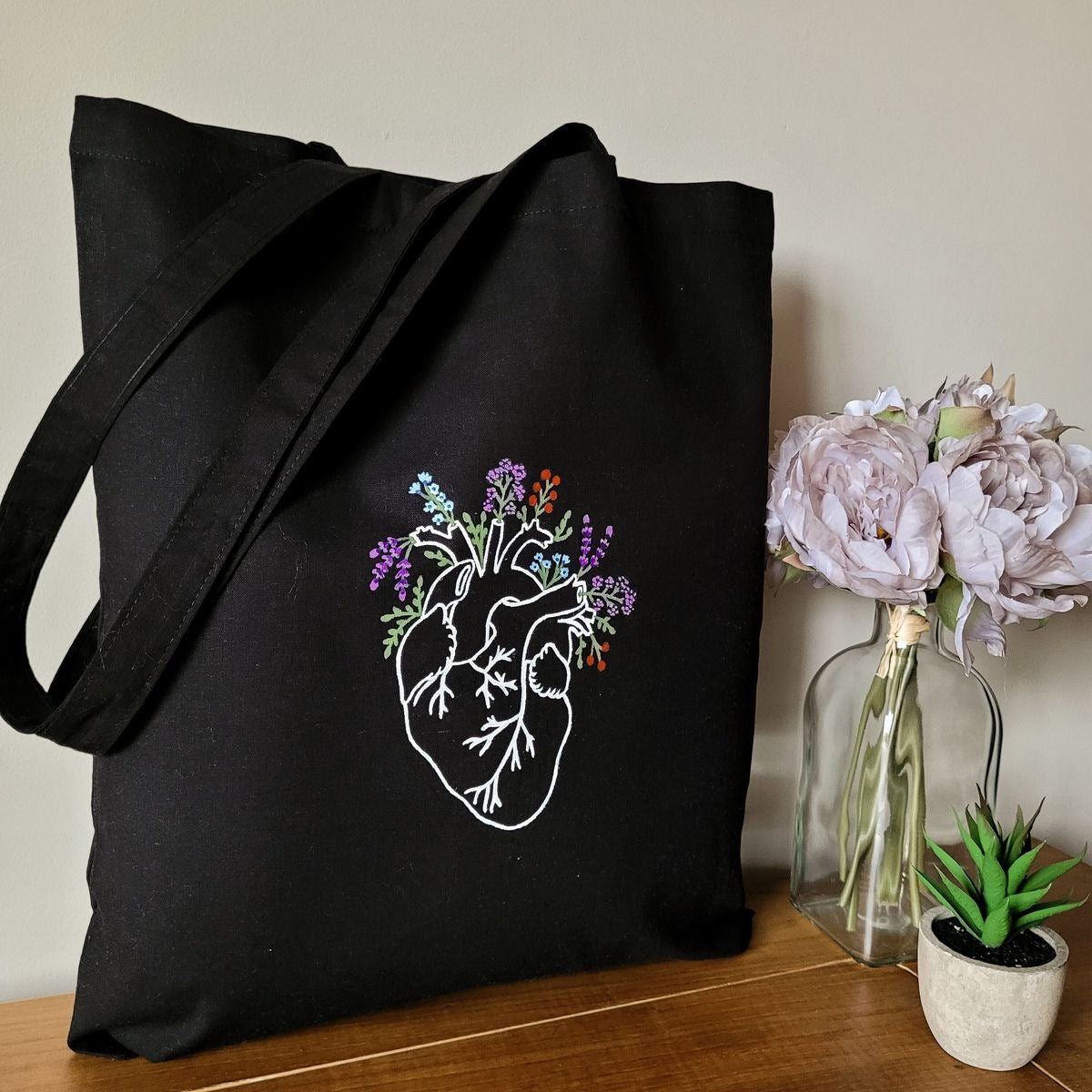 HEART FLOWER TOTE BAG BLACK