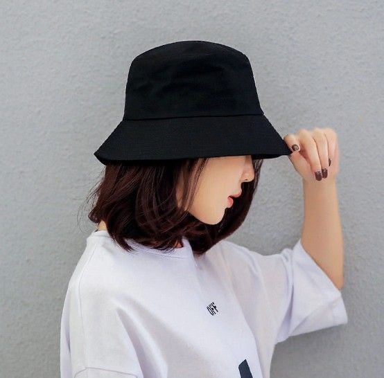 BASIC BLACK BUCKET HAT