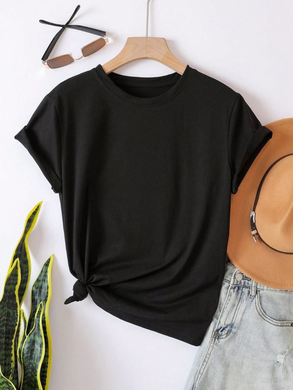 BASIC BLACK HALF SLEEVES TSHIRT